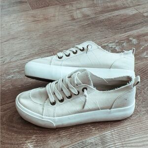 Off White/Cream Tennis Shoes!